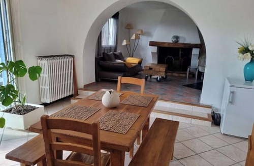Saint-Julien-de-Peyrolas Bed & Breakfast | Chambres D'hôtes La Magnanerie