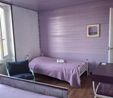 Saint-Laurent-de-la-Plaine House | chambre ensoleillée