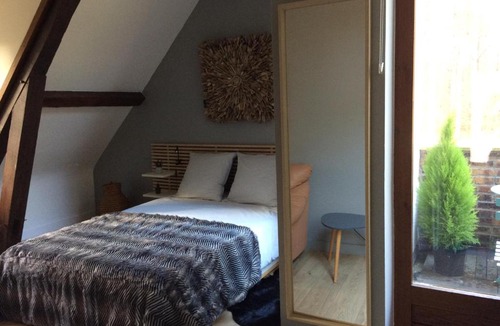 Chaumont-sur-Tharonne House | chambre à la campagne