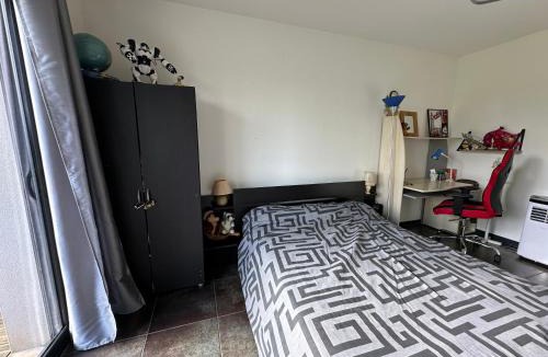 Panazol House | chambre équipée