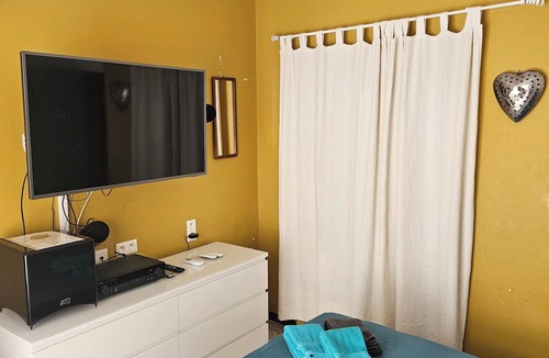 Lezignan-Corbieres House | Chambre 02 Balcon