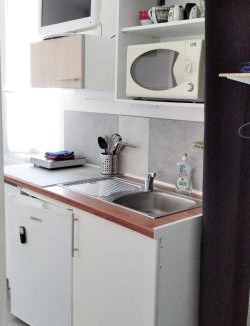 Bascule - Oratoire House | Chambre 1 PERSONNE et STUDIO 1 personne Avec Entrée Libre et Salle de Bain Privée
