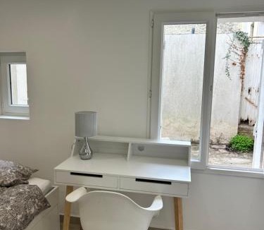 Quartier Centre Ville Apartment | Chambre 14m2