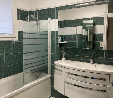 Guecelard House | Chambre 24h Le Mans