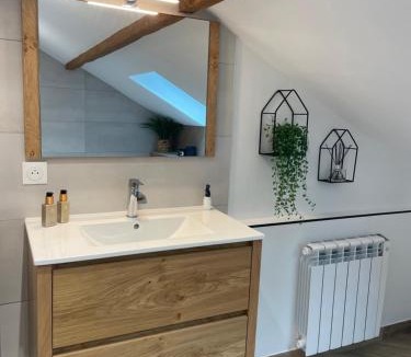 Guecelard House | Chambre 24h Le Mans