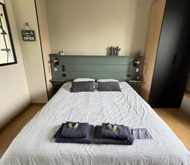 Roeze-sur-Sarthe House | Chambre 25m2 petit déjeuner en option