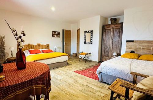 Faverolles Bed & Breakfast | Chambre 4 pers avec piscine chauffée & WiFi - FR-1-591-708