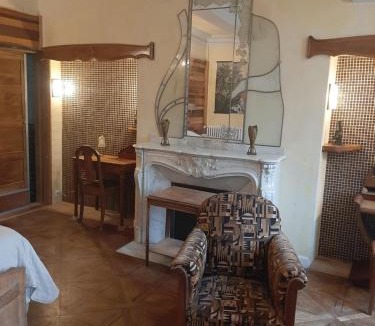 Moux Bed & Breakfast | Chambre Art Déco