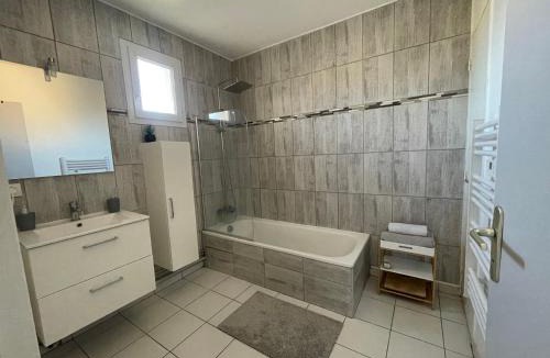 Le Teil House | Chambre au calme - idéale rando & pros
