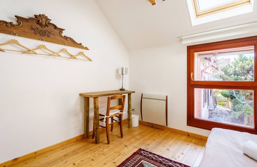 Plobsheim Bed & Breakfast | “Chambre Auguste” Guest Room with Shared Pool