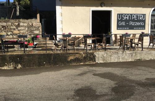 Bains de Guitera Bed & Breakfast | Chambre avec balcon à louer