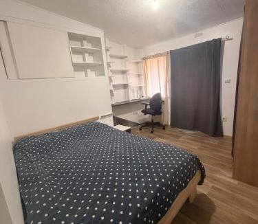 Audun-le-Tiche House | Chambre avec balcon offrant une vue magnifique