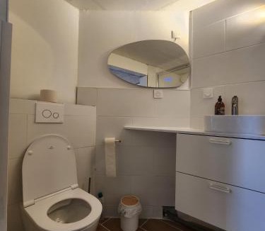 Orvault Apartment | Chambre avec cuisine et sdb privative, au calme