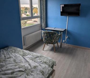 Survilliers House | Chambre avec douche privative