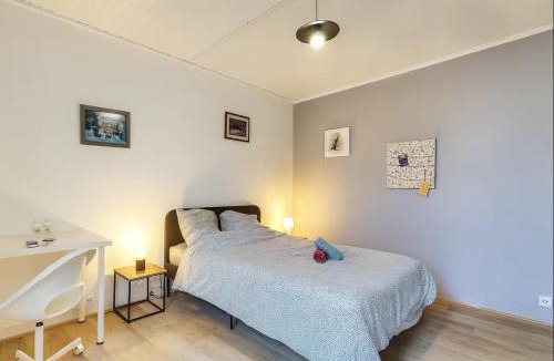 Croix Apartment | Chambre avec lit double confortable à Croix