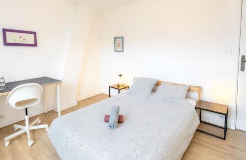 Croix Apartment | Chambre avec lit double confortable à Croix