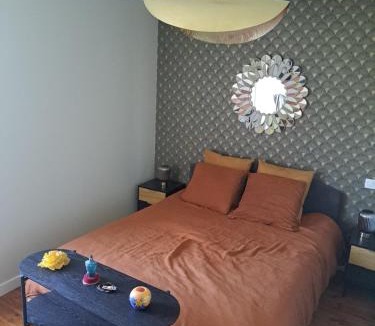 Montaigut-le-Blanc House | Chambre avec salle de bain privative