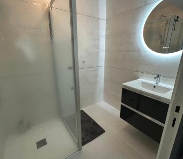 Sarge-les-le-Mans Bed & Breakfast | Chambre avec salle de bain privative
