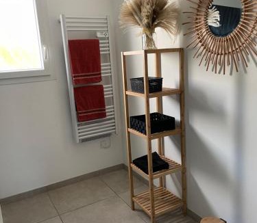 Manosque Bed & Breakfast | Chambre avec salle de bain privée dans villa avec garage