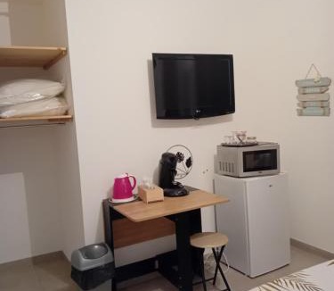 Manosque Bed & Breakfast | Chambre avec salle de bain privée dans villa avec garage