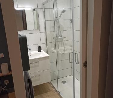 Castres House | Chambre avec salle de bain privative