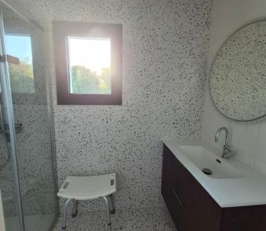 Saint-Gervais House | Chambre avec salle de bain privée