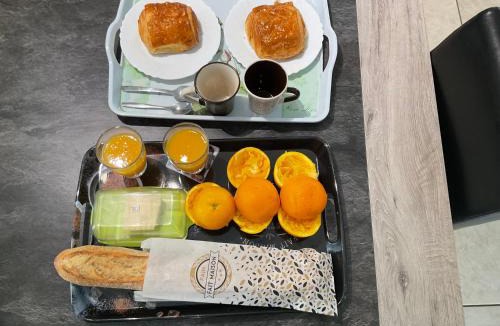 Le Pizou Bed & Breakfast | Chambre avec un lit King size