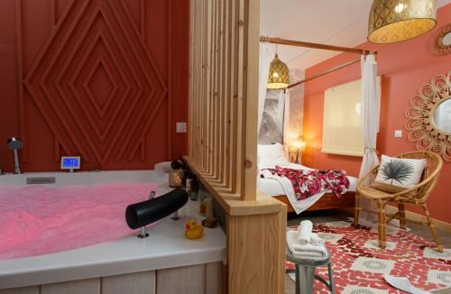 Abbeville Apartment | Chambre balnéo l'Oasis aux Prés de Mautort