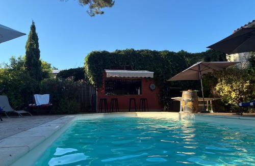 Saint-Laurent-d'Aigouze Bed & Breakfast | Chambre BELEM - Piscine chauffée - MAS SAINT LOUIS