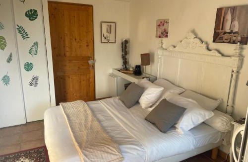 Saint-Laurent-d'Aigouze Bed & Breakfast | Chambre BELEM - Piscine chauffée - MAS SAINT LOUIS