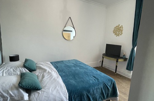 Epinac Bed & Breakfast | Chambre Bleu