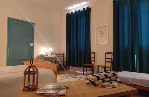 Moissac Bed & Breakfast | Chambre bleue - 1st floor - 5 minutes from the city center