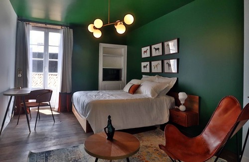 Montbron Hotel | Chambre Brontë - shared shower room