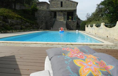 Cros Bed & Breakfast | Chambre Cévennes: Piscine, lamas, rivière