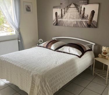 Boisset-Saint-Priest Bed & Breakfast | Chambre calme dans villa