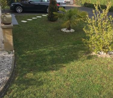 Boisset-Saint-Priest Bed & Breakfast | Chambre calme dans villa