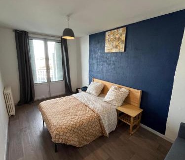 Fontaine Lestang-Bagatelle-Papus-Tabar-Bordelongue Apartment | Chambre chez Bryan