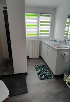 Cazouls-les-Beziers Bed & Breakfast | chambre chez corinne et bernard
