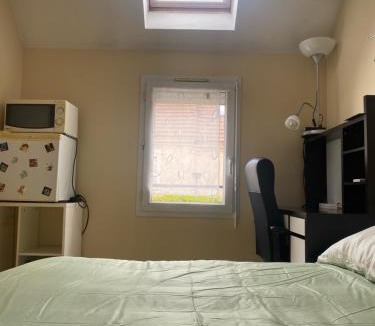 Clichy-Sous-Bois House | Chambre chez CyriLydie