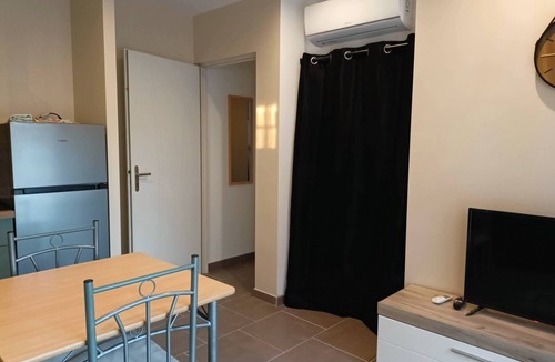 Villemoustaussou House | Chambre Chez L'habitant Avec Entrée et Salle D'eau Privées, 5 min de Carcassonne
