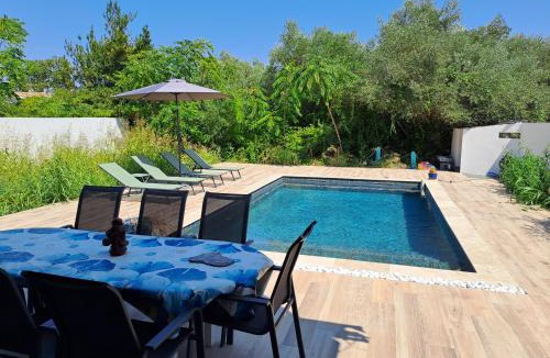 Marsillargues House | Chambre chez l'habitant dans Villa d'architecte avec Piscine chauffée