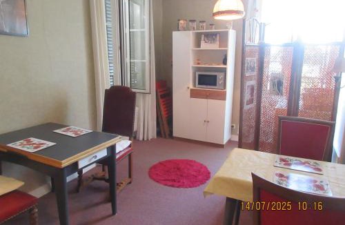 Saint-Julien-Puy-Laveze House | chambre chez l'habitant