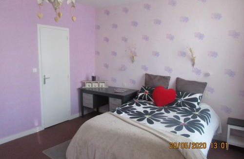 Saint-Julien-Puy-Laveze House | chambre chez l'habitant