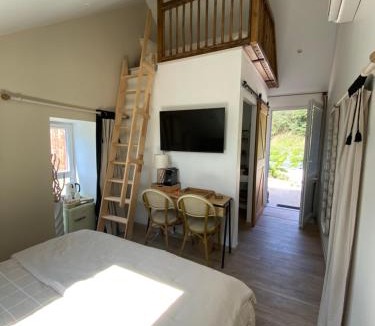 Rouesse-Vasse House | Chambre Chic et Charme dans Moulin-Piscine