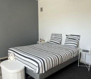 Laigne-en-Belin Bed & Breakfast | Chambre circuit des 24 heures