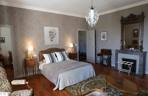 Mouchamps Bed & Breakfast | CHAMBRE CLEMENCEAU - LE PETIT CHATEAU DES CEDRES