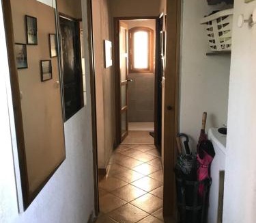 13th Arrondissement House | Chambre climatisée avec sdb privée dans une villa avec piscine ouverte d'avril à mi octobre