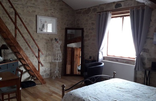 Saint-Auvent Bed & Breakfast | Chambre Clothilde à L'art'elier