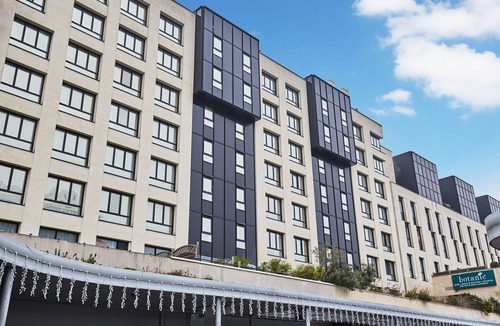 Rueil-Malmaison Apartment | Chambre Confortable et Abordable près du RER