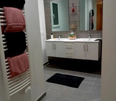 Salindres House | Chambre COSY avec Piscine Halte Pro ou Détente